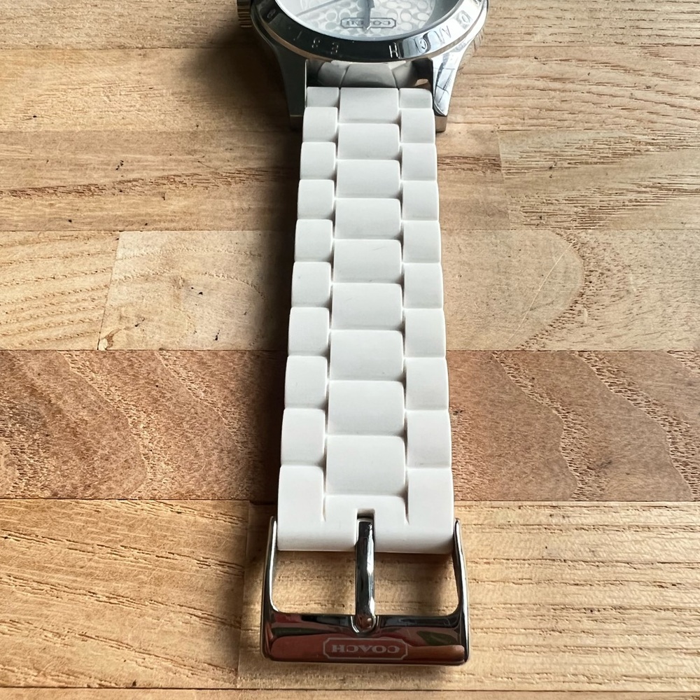 Coach ladies Maddy white dial silver tone sporty watch NEW BATTERY - Picture 5 of 8